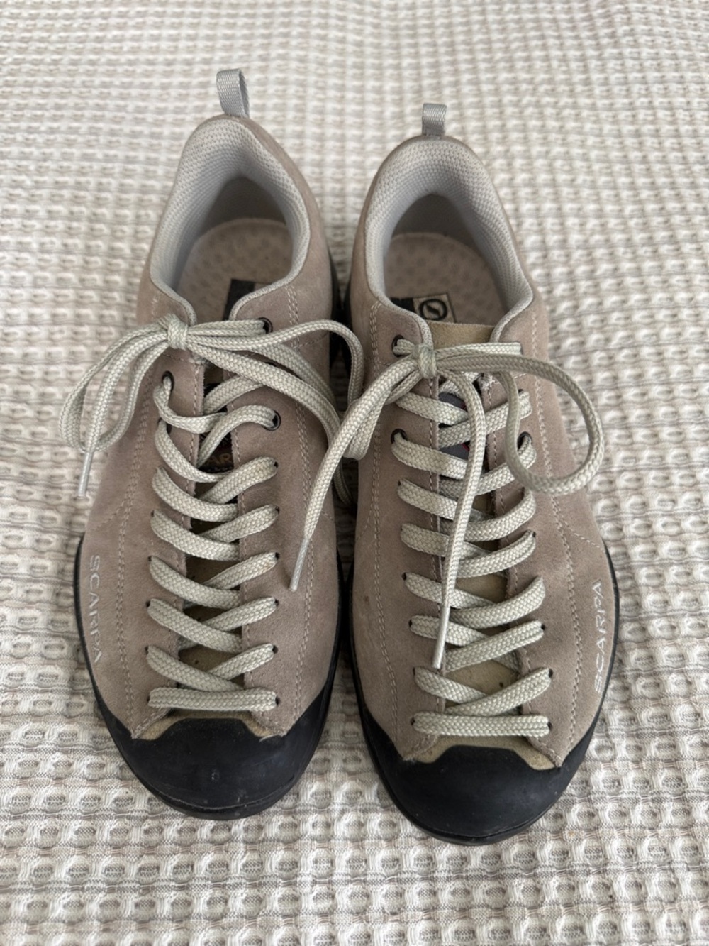 Scarpa woman’s Lace-Up Suede Sneakers in Beige and Black size 7